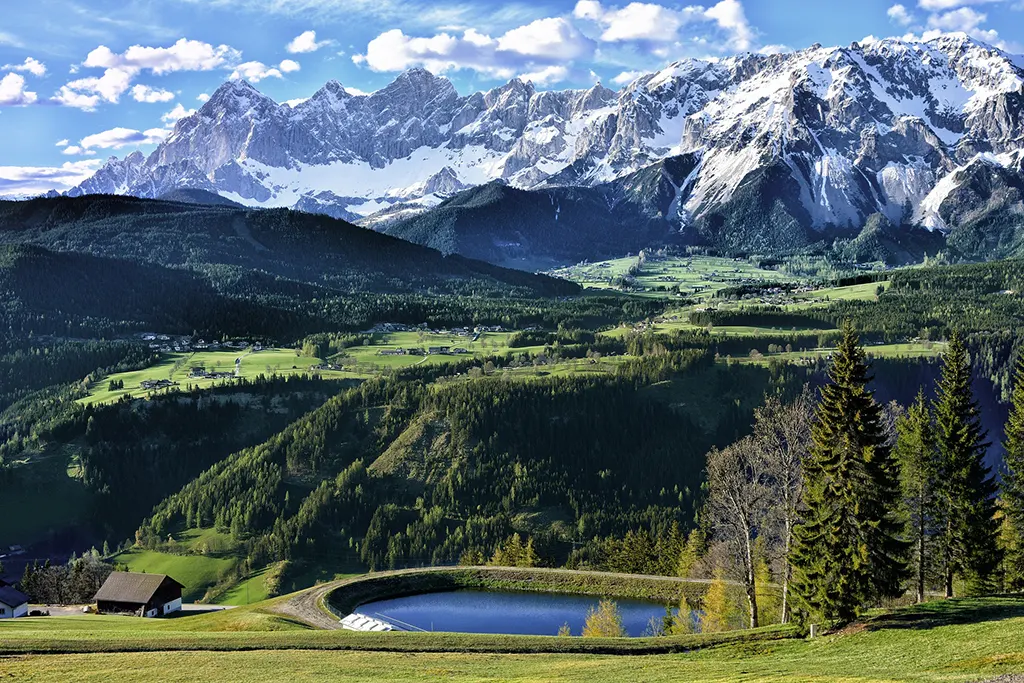 Alpesi táj, tóval Ausztria