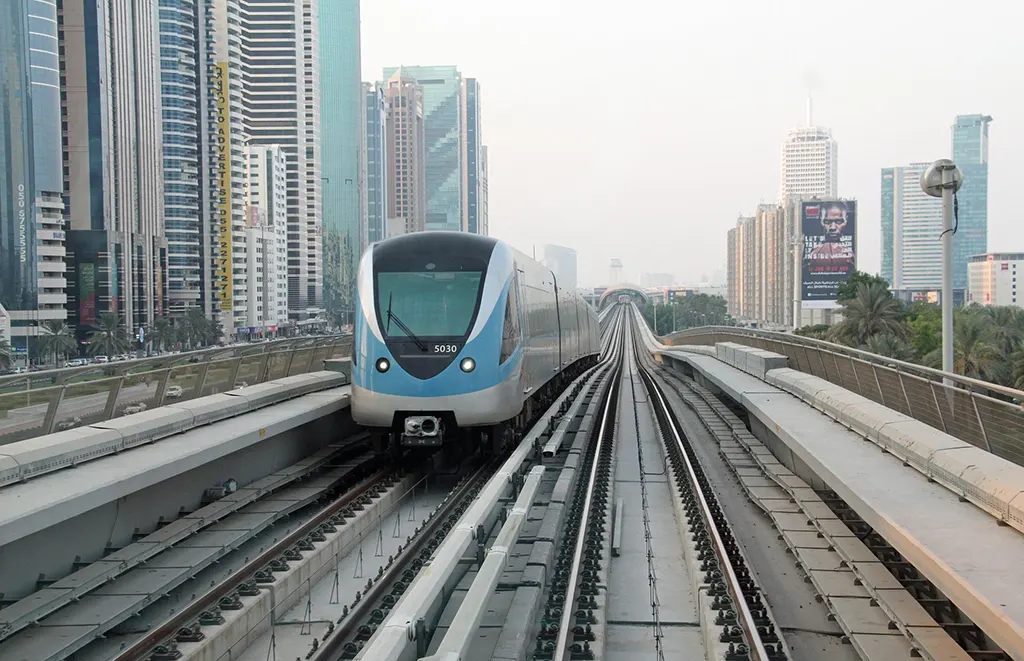 Dubaj, Egyesült Arab Emírségek, metró, tömegközlekedés
