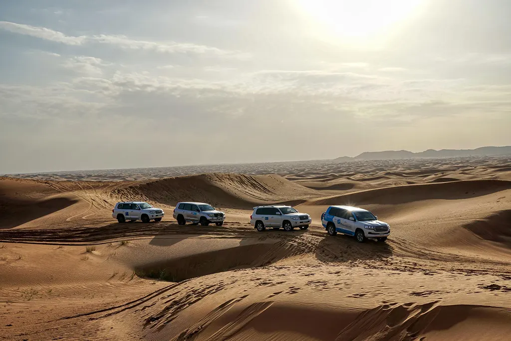 sivatag, UAE, Dubaj, autók
