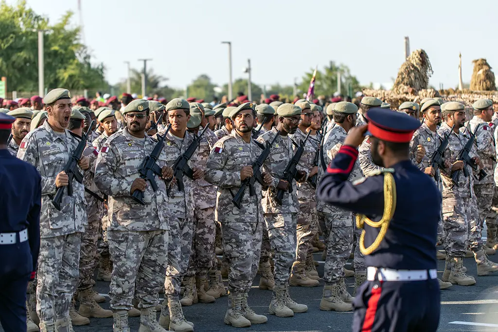 Katonák a katonai parádén, katari nemzeti ünnep